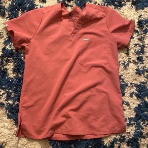 Figs scrub top- desert rose